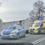 W Skorzeszycach samochód ciężarowy wjechał do rowu. Utrudnienia na trasie krajowej nr 74 z Kielc do Opatowa / M. Mąkosa / Radio Kielce