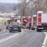 W Skorzeszycach samochód ciężarowy wjechał do rowu. Utrudnienia na trasie krajowej nr 74 z Kielc do Opatowa / M. Mąkosa / Radio Kielce