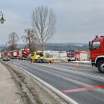 W Skorzeszycach samochód ciężarowy wjechał do rowu. Utrudnienia na trasie krajowej nr 74 z Kielc do Opatowa / M. Mąkosa / Radio Kielce