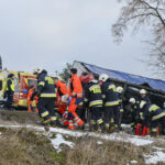 W Skorzeszycach samochód ciężarowy wjechał do rowu. Utrudnienia na trasie krajowej nr 74 z Kielc do Opatowa / M. Mąkosa / Radio Kielce