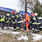 W Skorzeszycach samochód ciężarowy wjechał do rowu. Utrudnienia na trasie krajowej nr 74 z Kielc do Opatowa / M. Mąkosa / Radio Kielce
