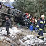 W Skorzeszycach samochód ciężarowy wjechał do rowu. Utrudnienia na trasie krajowej nr 74 z Kielc do Opatowa / M. Mąkosa / Radio Kielce