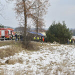 W Skorzeszycach samochód ciężarowy wjechał do rowu. Utrudnienia na trasie krajowej nr 74 z Kielc do Opatowa / M. Mąkosa / Radio Kielce