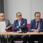 I Kieleckie Forum Rynku Nieruchomości. Na zdjęciu po prawej Artur Hajdorowicz - dyrektor Wydziału Rozwoju i Rewitalizacji Miasta w kieleckim ratuszu / Marzena Mąkosa / Radio Kielce