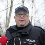 Nowe kamerki policyjne na mundurach patrolujących funkcjonariuszy. Sierż. szt. Karol Macek z Komendy Miejskiej Policji w Kielcach  / Marzena Mąkosa / Radio Kielce