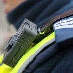 Nowe kamerki policyjne na mundurach patrolujących funkcjonariuszy / Marzena Mąkosa / Radio Kielce