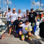 Kielczanin przepłynął Atlantyk.  Po wpłynięciu na linię mety w Saint Lucia. Od lewej u góry: Guillem Gonzalez Tora, Wojciech Suchodolski, Andrzej Ciepał (kapitan), Andrzej Pacanowski, Arkadiusz Cichoń. Od lewej na dole: Jan Luijks, Grzegorz Tomczyk / Andrzej Pacanowski