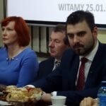 Rozmowy o ASF w Powiatowej Inspekcji Weterynaryjnej w Opatowie. Od lewej Małgorzata Jalowska - wicestarosta opatowski, Bogdan Konopka - Wojewódzki Lekarz Weterynarii, Wiktor Kowalski - asystent wojewody świętokrzyskiego / Emilia Sitarska / Radio Kielce