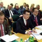 Ostrowiec. Sesja. Od lewej wiceprezeydent Ostrowca - Piotr Dasios, prezydent Jarosław Górczyński, wiceprezydent Dominik Smoliński / Emilia Sitarska / Radio Kielce