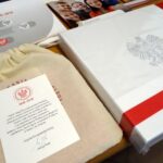 Ostrowiec. Przekazanie pamiątek związanych z obchodami 100-lecia odzyskania niepodległości do Muzeum Historyczno-Archeologicznego / Emilia Sitarska / Radio Kielce