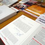 Ostrowiec. Przekazanie pamiątek związanych z obchodami 100-lecia odzyskania niepodległości do Muzeum Historyczno-Archeologicznego / Emilia Sitarska / Radio Kielce