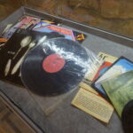 Pan tu nie stał, czyli perły PRL-u w Podziemnej Trasie Turystycznej w Opatowie / Emilia Sitarska / Radio Kielce