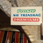 Pan tu nie stał, czyli perły PRL-u w Podziemnej Trasie Turystycznej w Opatowie / Emilia Sitarska / Radio Kielce