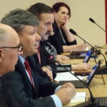 Na zdjęciu od lewej Marek Bilski - radny PiS, Zbigniew Duda - radny PiS, Mirosław Rogoziński - radny PiS, Magdalena Zieleń - skarbnik powiatu / Emilia Sitarska / Radio Kielce