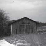 Zajeziorze w gminie Samborzec. Zdjęcia z  publikacji historycznej. Stara Remiza w Zajeziorzu / mieszkańcy