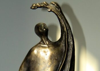 Statuetka Siewcy - „tego, który sieje dobro” przyznawana w ramach Plebiscytu „Buskowianin Roku” /  Urząd Miasta i Gminy Busko-Zdrój