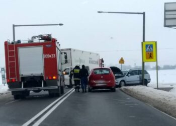 Wypadek na drodze krajowej nr 74 w miejscowości Piotrów Podłazy / słuchacz