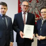 Na zdjęciu (od lewej): wicewojewoda Bartłomiej Dorywalski, Krzysztof Nowak - Wojewódzki Inspektor Jakości Handlowej Artykułów Rolno-Spożywczych i wojewoda Agata Wojtyszek / Świętokrzyski Urząd Wojewódzki