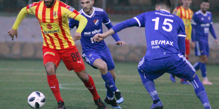 Sparing Korona Kielce - Banik Ostrava. Przy piłce Elia Soriano / Paweł Jańczyk / Korona Kielce