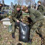 Kielce. Świętokrzyska Brygada WOT porządkowała groby ofiar komunistycznego terroru / Daniel Woś / 10. Świętokrzyska Brygada Obrony Terytorialnej