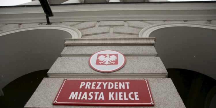 21.01.2016 Kielce. Tablica na Ratuszu Prezydent Miasta Kielce. / Jarosław Kubalski / Radio Kielce