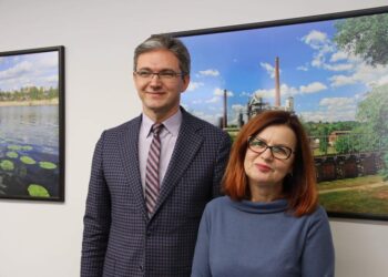 Na zdjęciu (od lewej): Adam Jarubas - konsultant ds. społecznych w starachowickim magistracie oraz Barbara Szymańska - sekretarz Starachowic / facebook.com/materekmarek