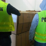 Koneccy policjanci przejęli ponad cztery tony tytoniu bez polskich znaków akcyzy / Policja Kielce