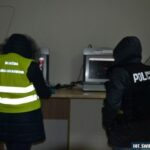 Trzy nielegalne automaty do gier zabezpieczyli we Włoszczowie świętokrzyscy funkcjonariusze / świętokrzyska policja