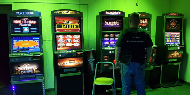 RADIO GDAŃSK. Duża popularność nielegalnych automatów do gier. Specjaliści przypominają o skutkach hazardu