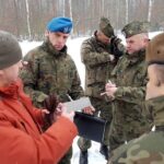 Ostrowiec. Przygotowania do Biegu Tropem Wilczym. Na zdjęciu (pierwszy od lewej): senator Jarosław Rusiecki / Anna Głąb / Radio Kielce