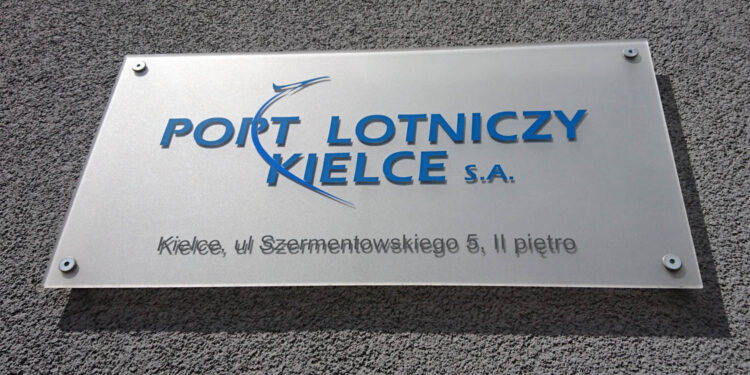 20.4.2016 Kielce. Port Lotniczy Kielce S.A. / Krzysztof Żołądek / Radio Kielce