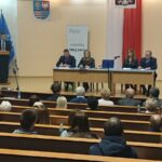 Spotkanie dotyczące wsparcia dla organizacji pozarządowych. Na zdjęciu od lewej: Krzysztof Słoń - senator PiS, Arkadiusz Piecyk – dyrektor Wojewódzkiego Urzędu Pracy, Ewa Kopolovets – dyrektor Wydziału Polityki Społecznej i Zdrowia w ŚUW, Aleksandra Marcinkowska – dyrektor Departamentu Wdrażania Europejskiego Funduszu Społecznego w Urzędzie Marszałkowskim w Kielcach, Andrzej Michalski dyrektor PFRON. / Iwona Murawska / Radio Kielce