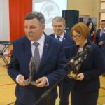 Nowa Słupia. Uroczystości z okazji odzyskania praw miejskich. Na zdjęciu posłowie: Andrzej Kryj, Bogdan Latosiński i Maria Zuba / Mateusz Kaczmarczyk / Radio Kielce