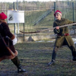 Skarżysko-Kamienna. Podczas spaceru historycznego po Rejowie można było zapoznać się z uzbrojeniem i ubiorem powstańców. Prezentowało je Stowarzyszenie Rekonstrukcyjne Grot ze Starachowic / Anna Głąb / Radio Kielce