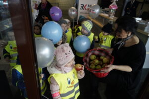 Dzień otwarty Radia Kielce. Wizyta dzieci z Przedszkola Samorządowego nr 18 w Kielcach / Aneta Cielibała-Gil / Radio Kielce