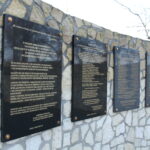 Tablice pamiątkowe na Starym Cmentarzu tzw. „ Parku Pamięci” / Marta Gajda / Radio Kielce