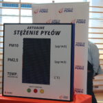 Podpisanie porozumienia w sprawie przekazania profesjonalnego urządzenia do pomiaru jakości powietrza  miedzy Miastem i Gminą Wiślica, a Polską Spółką Gazownictwa / Marta Gajda / Radio Kielce