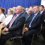 Podpisanie porozumienia w sprawie przekazania profesjonalnego urządzenia do pomiaru jakości powietrza  miedzy Miastem i Gminą Wiślica, a Polską Spółką Gazownictwa / Marta Gajda / Radio Kielce