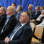 Podpisanie porozumienia w sprawie przekazania profesjonalnego urządzenia do pomiaru jakości powietrza  miedzy Miastem i Gminą Wiślica, a Polską Spółką Gazownictwa / Marta Gajda / Radio Kielce