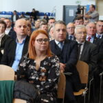 Podpisanie porozumienia w sprawie przekazania profesjonalnego urządzenia do pomiaru jakości powietrza  miedzy Miastem i Gminą Wiślica, a Polską Spółką Gazownictwa / Marta Gajda / Radio Kielce