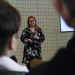 Podpisanie porozumienia w sprawie przekazania profesjonalnego urządzenia do pomiaru jakości powietrza  miedzy Miastem i Gminą Wiślica, a Polską Spółką Gazownictwa / Marta Gajda / Radio Kielce