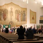 Busko. Spektakl „Nie zapomnijcie o nas…” prezentowany w kościele p.w. św. Brata Alberta Chmielowskiego / Marta Gajda / Radio Kielce