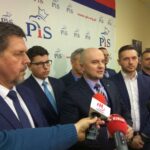 Na zdjęciu od lewej: Jarosław Karyś - Jarosław Karyś, szef klubu PiS w kieleckiej radzie miasta, Marcin Stępniewski - radny PiS, Rafał Nowak - szef PiS w Kielcach, Dariusz Kisiel - radny PiS, Zdzisław Łakomiec - radny PiS / Wiktor Dziarmaga / Radio Kielce