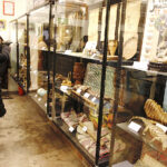 Turyści na Świętym Krzyżu / Jarosław Kubalski / Radio Kielce