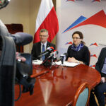 Na zdjęciu od lewej: profesor Artur Maciąg, prorektor do spraw studenckich i dydaktyki, Agata Wojtyszek – wojewoda świętokrzyski, profesor Jacek Semaniak - rektor Uniwersytetu Jana Kochanowskiego w Kielcach / Świętokrzyski Urząd Wojewódzki