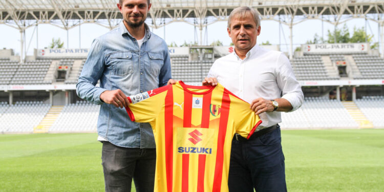 30.08.2018 Kielce. Michał Miśkiewicz podpisał dzisiaj kontrakt z Koroną Kielce / korona-kielce.pl