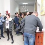 Miernów. Rodzice, mieszkańcy i nauczyciele w gminie Złota spotkali się z wójtem w Sali Szkoły Podstawowej im Jana Jasińskiego w Miernowie / Marta Gajda / Radio Kielce