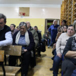 Chroberz, gmina Złota. Mieszkańcy są przeciwni przekazaniu prowadzenia Szkoły Podstawowej w Chrobrzu w prywatne ręce / Marta Gajda / Radio Kielce