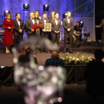 01.02.2019 Kielce. 67. Plebiscyt Świętokrzyskie Gwiazdy Sportu 2018. Gala finałowa. „Drużyna roku” - Nosan Kielce. Statuetkę wręczyła wiceminister sportu i turystyki Anna Krupka / Jarosław Kubalski / Radio Kielce