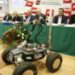 04.02.2019 Kielce. PŚk. Konferencja prasowa, z udziałem wicepremiera Jarosława Gowina, na temat zawodów łazików marsjańskich. Od lewej poseł Krzysztof Lipiec, wicemarszałek Renata Janik, rektor PŚK Wiesław Trąmpczyński, wicepremier Jarosław Gowin, prezes Europejskiej Fundacji Kosmicznej Łukasz Wilczyński i prezes Polskiej Agencji Kosmicznej Grzegorz Brona / Jarosław Kubalski / Radio Kielce